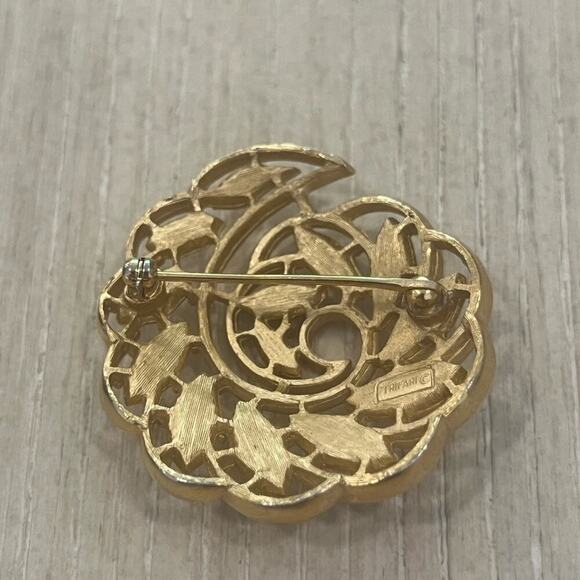 VINTAGE GOLD TONE TRIFARI PIN BROOCH - Picture 3 of 4